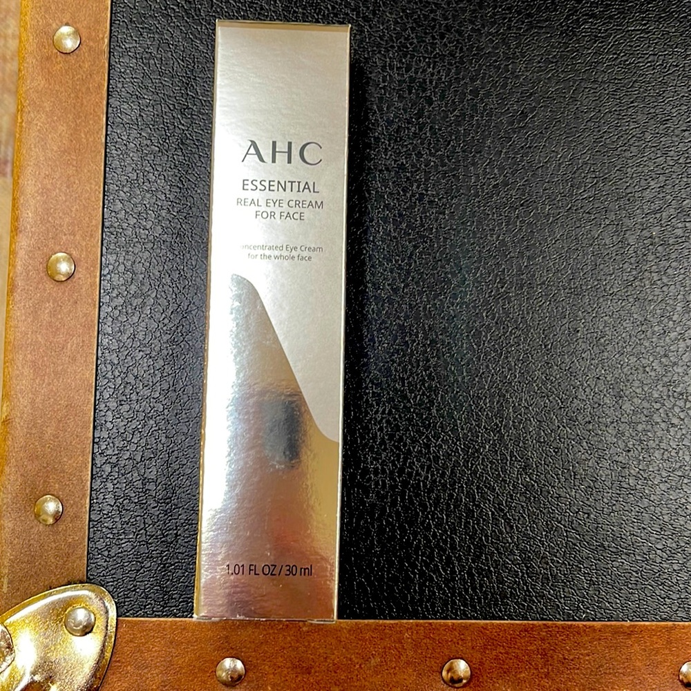 AHC ESSENTIAL Real Eye Cream